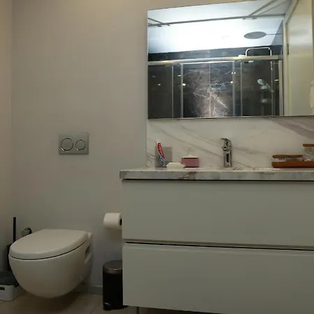 Lovely Two Bedroom *