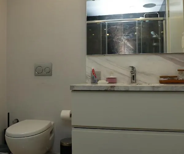 Lovely Two Bedroom *